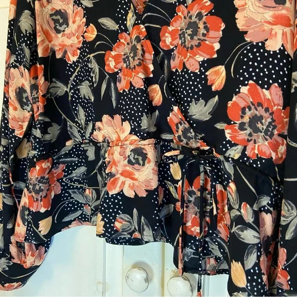 Saltwater Luxe Floral Blouse - Black - Picture 8 of 9